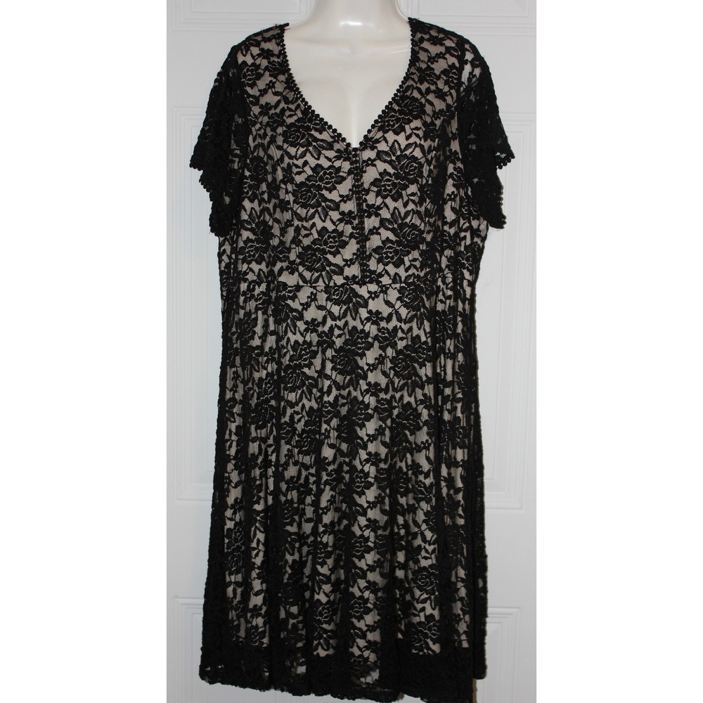 Torrid Black Floral Lace Dress Plus SZ 2X Edgy Whimsigoth Button Detail Stretch - Picture 8 of 8